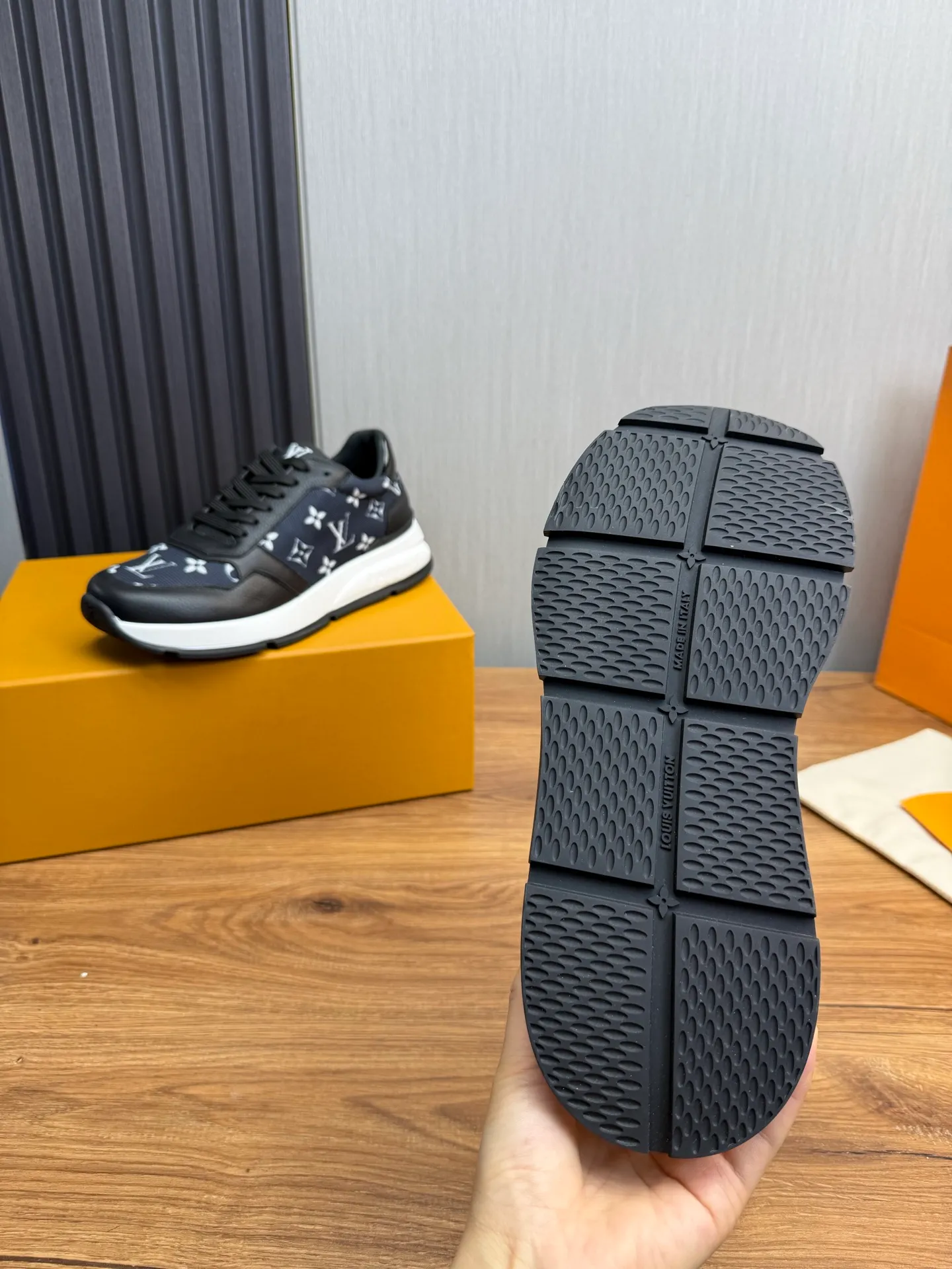 Men's shoes 💰800💰 LOUIS VUITTON [Luden Yiwei] Brand new trendy Lv is on the market 🎁, casual and fashionable men's shoes 👟Original 1:1 shipment✅ The upper is made of imported brand leather + cowhide lining, the original wear-resistant rubber outsole, the version is simple and elegant, exclusive for trendy men. 38-44 (customized at 38.45)